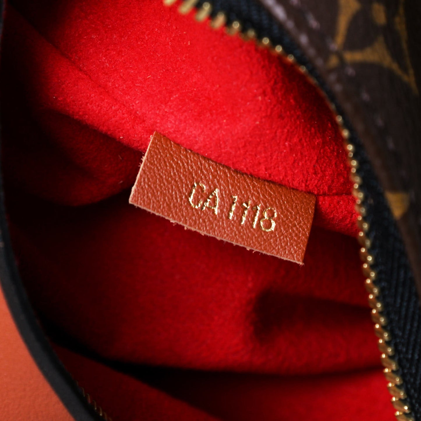 Monogram Tuileries Besace Caramel Rouge