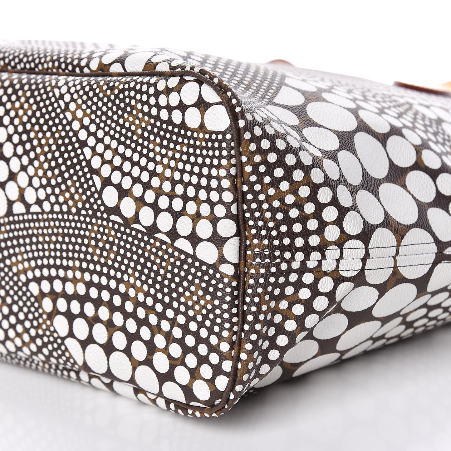 Monogram Kusama Waves Neverfull MM White