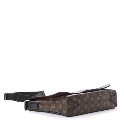 Louis Vuitton Monogram Beaubourg MM Messenger Bag 4 of 10