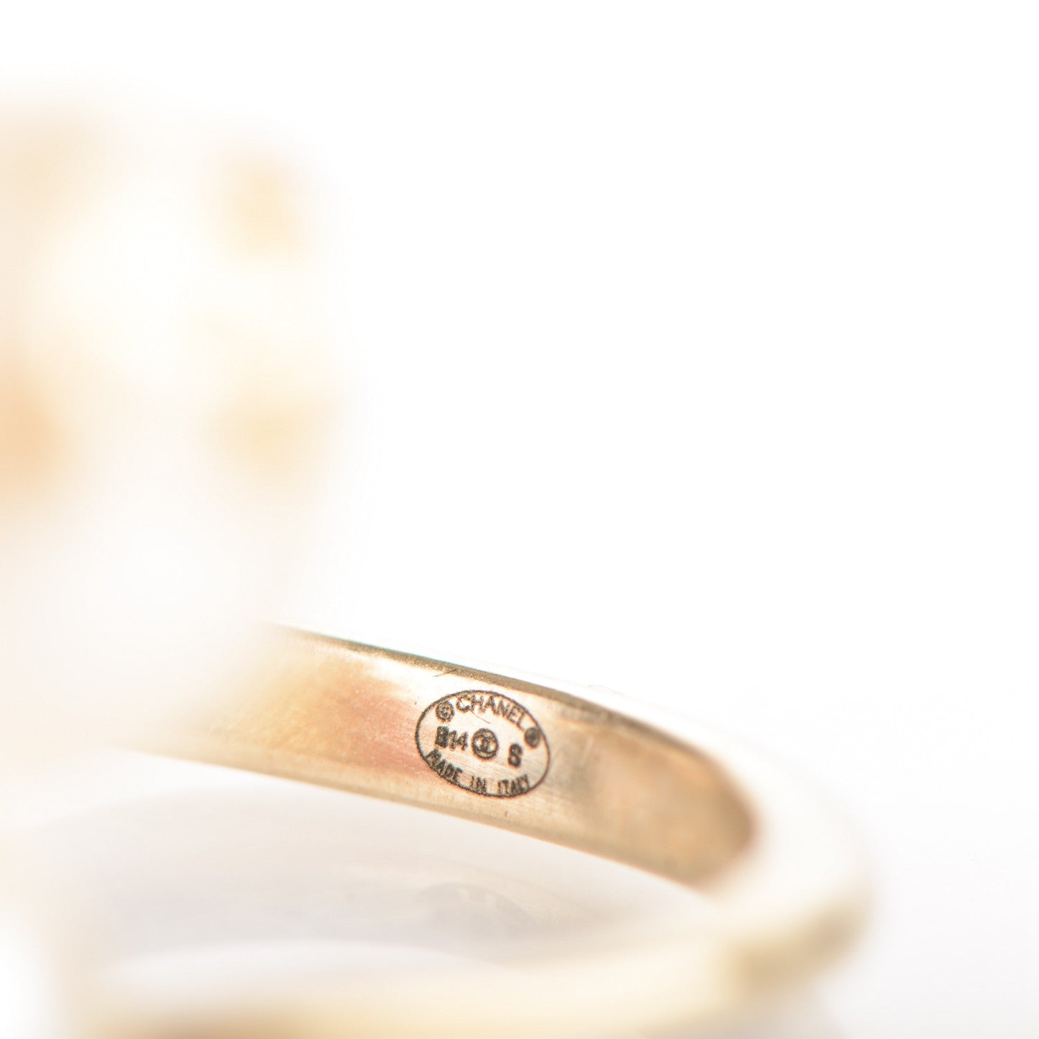 Chanel Pearl CC Ring 6 Gold Pearly White 4 of 4