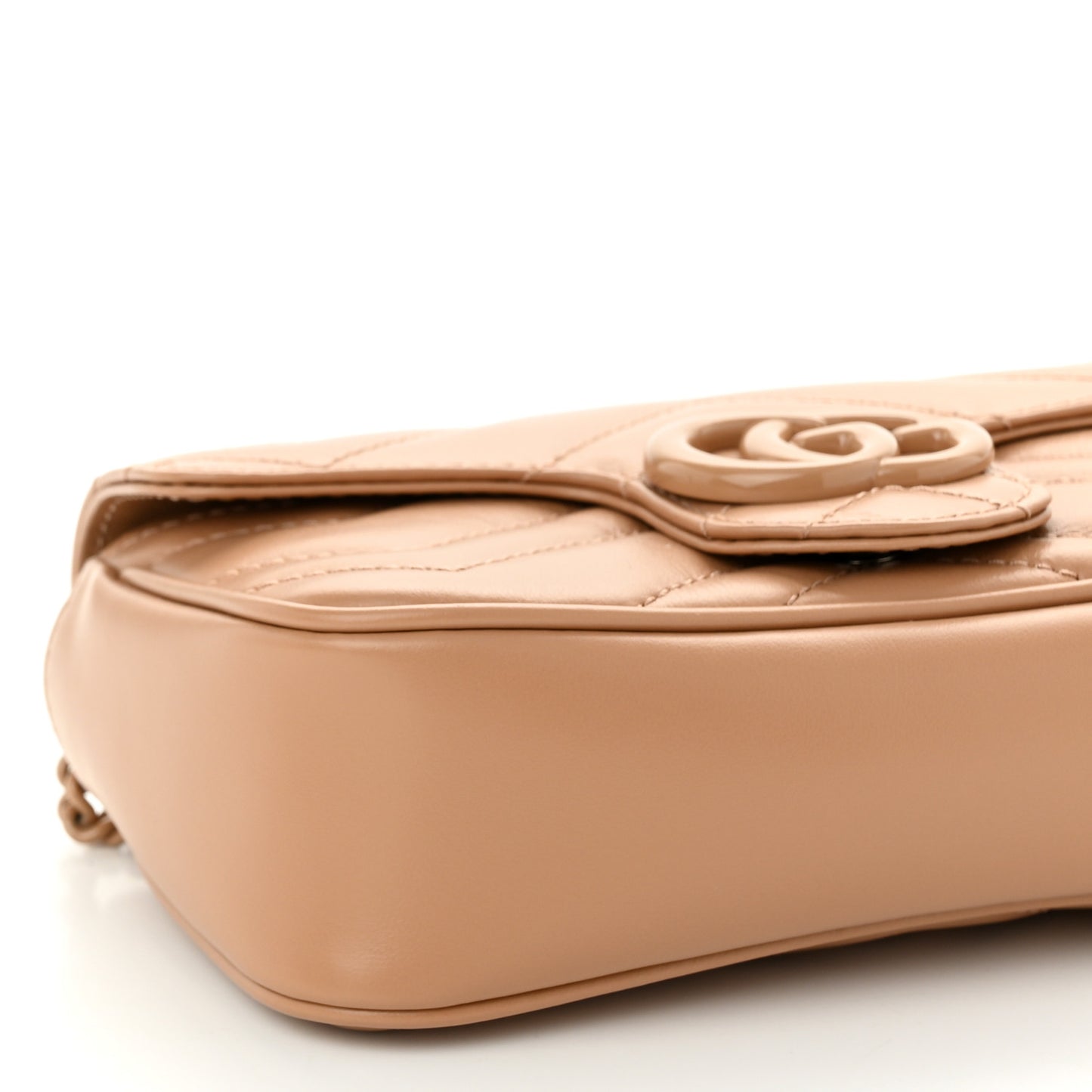 Calfskin Matelasse Monochrome Super Mini GG Marmont Shoulder Bag Camelia