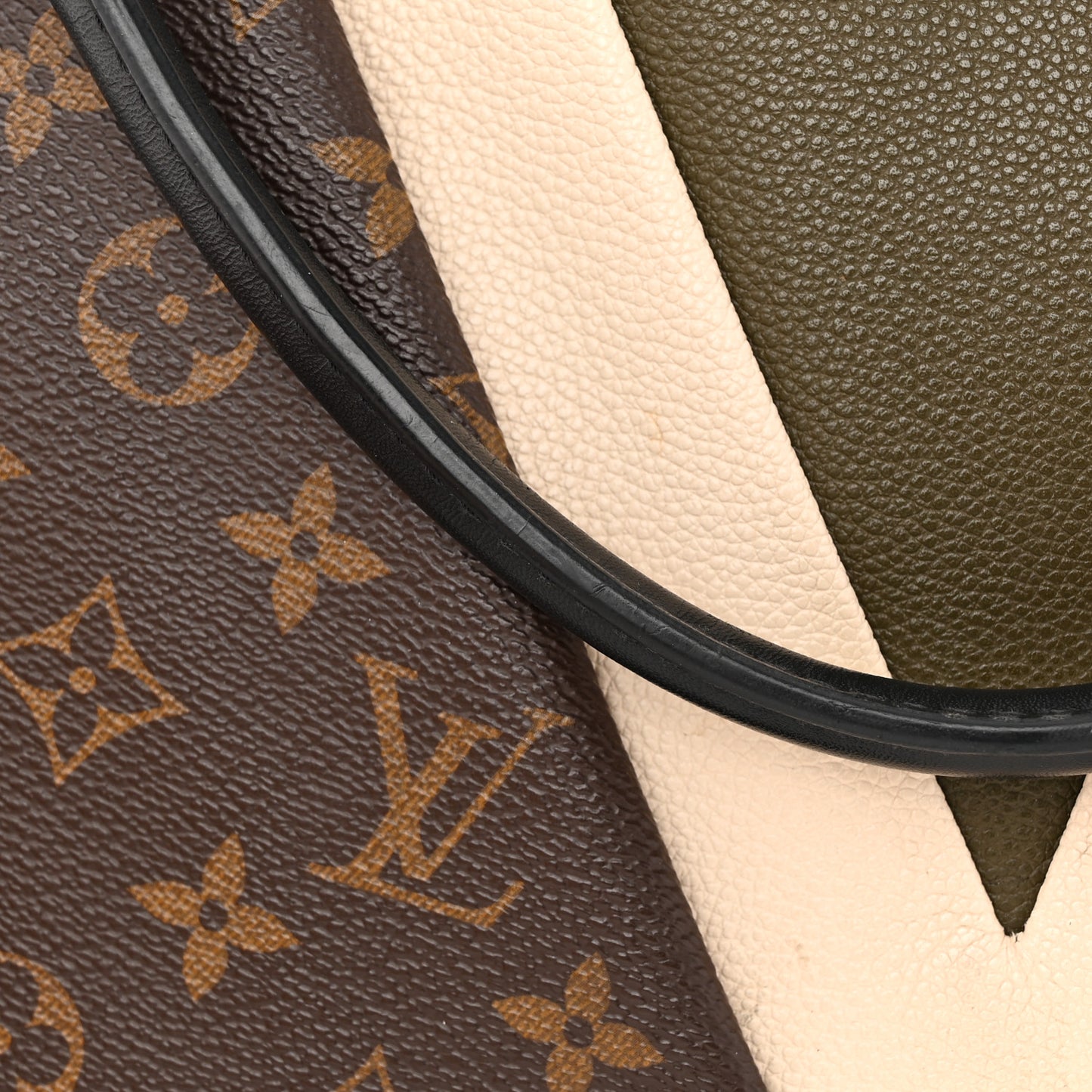 Monogram V Tote MM Khaki Cream