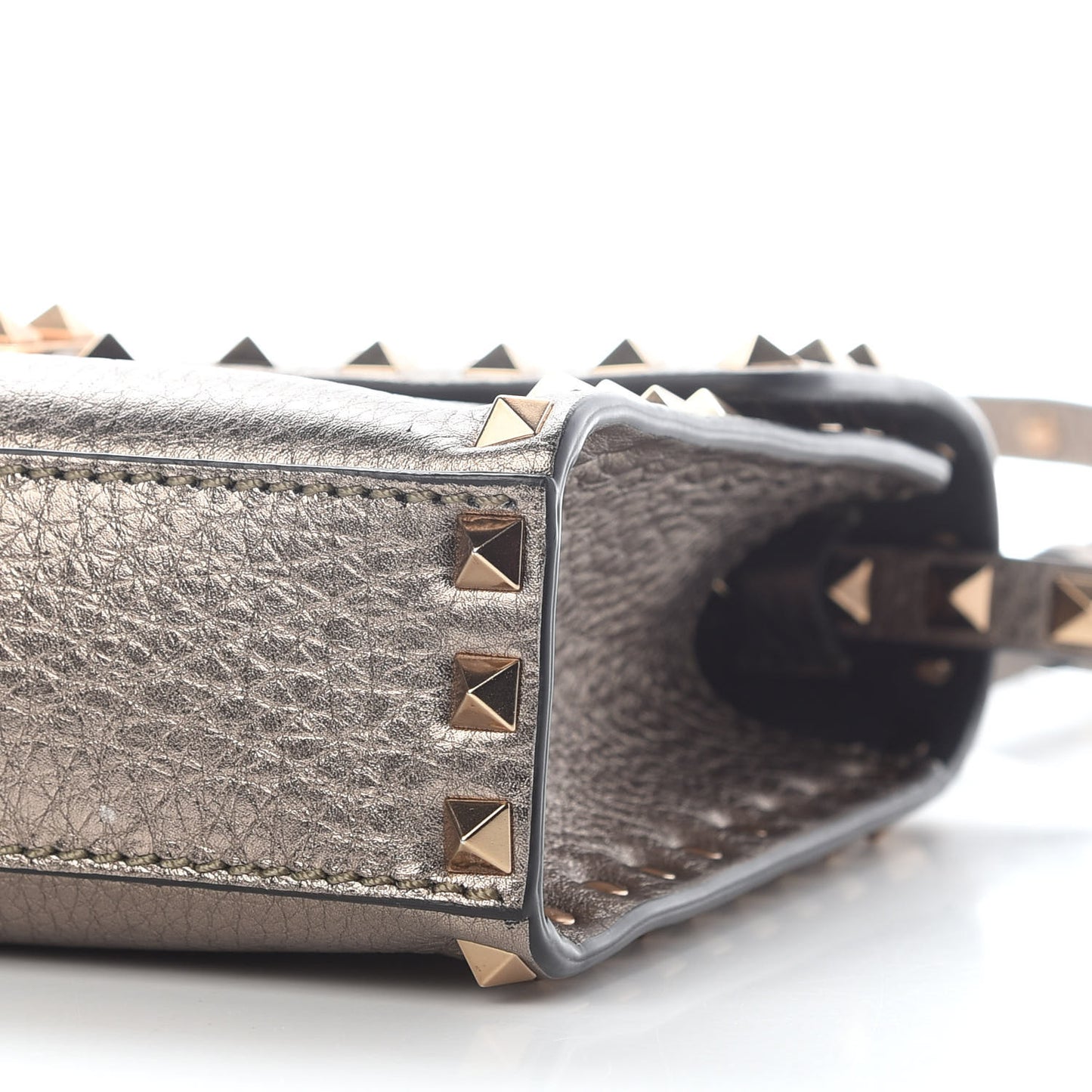Metallic Pebbled Calfskin Medium Rockstud Flip Lock Crossbody Bag Sasso