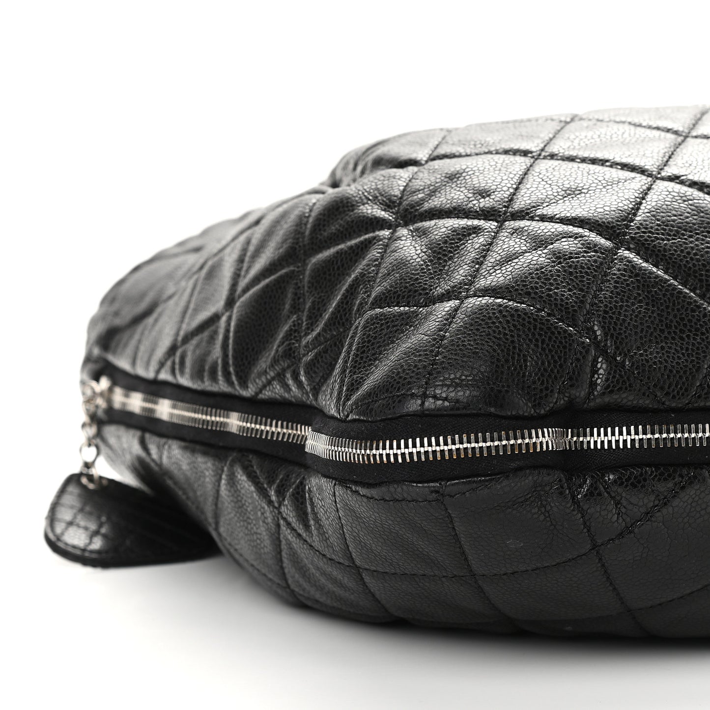 Caviar Quilted Soho Expandable Zip Shoulder Bag Black