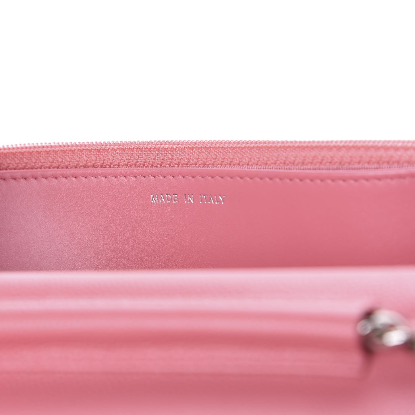Caviar Chevron Quilted Wallet On Chain WOC Pink
