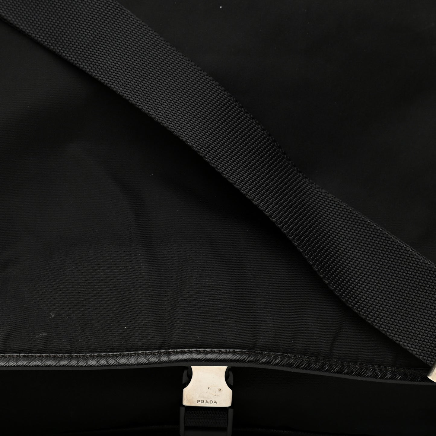 Tessuto Nylon Saffiano Logo Messenger Bag Black