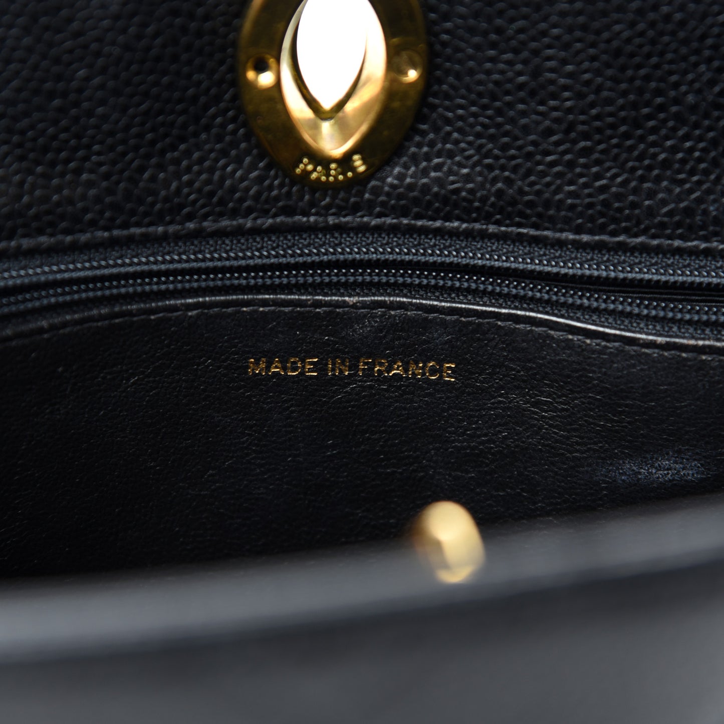 Caviar Quilted Shoulder Bag Black