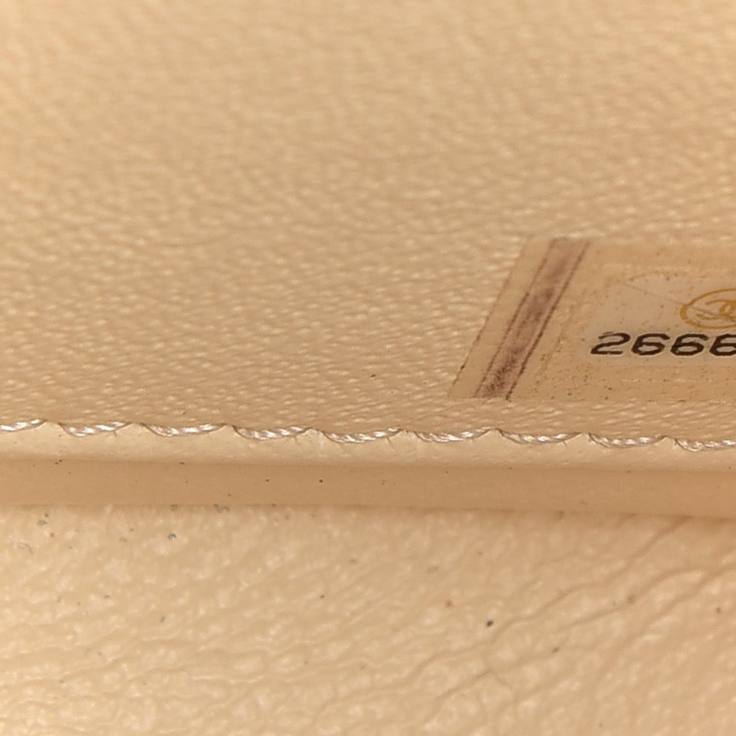 Caviar Quilted Medium Business Affinity Flap Ivory