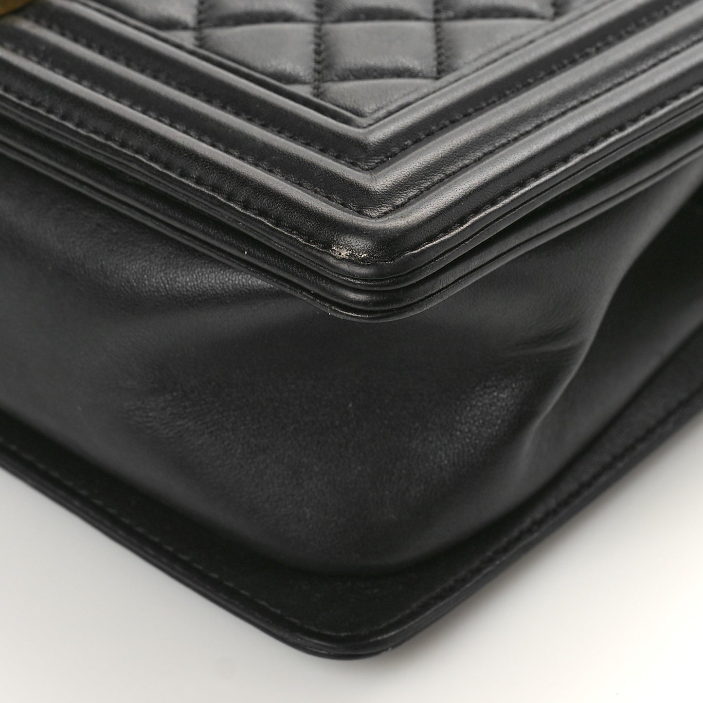 Lambskin Quilted Medium Boy Flap Black