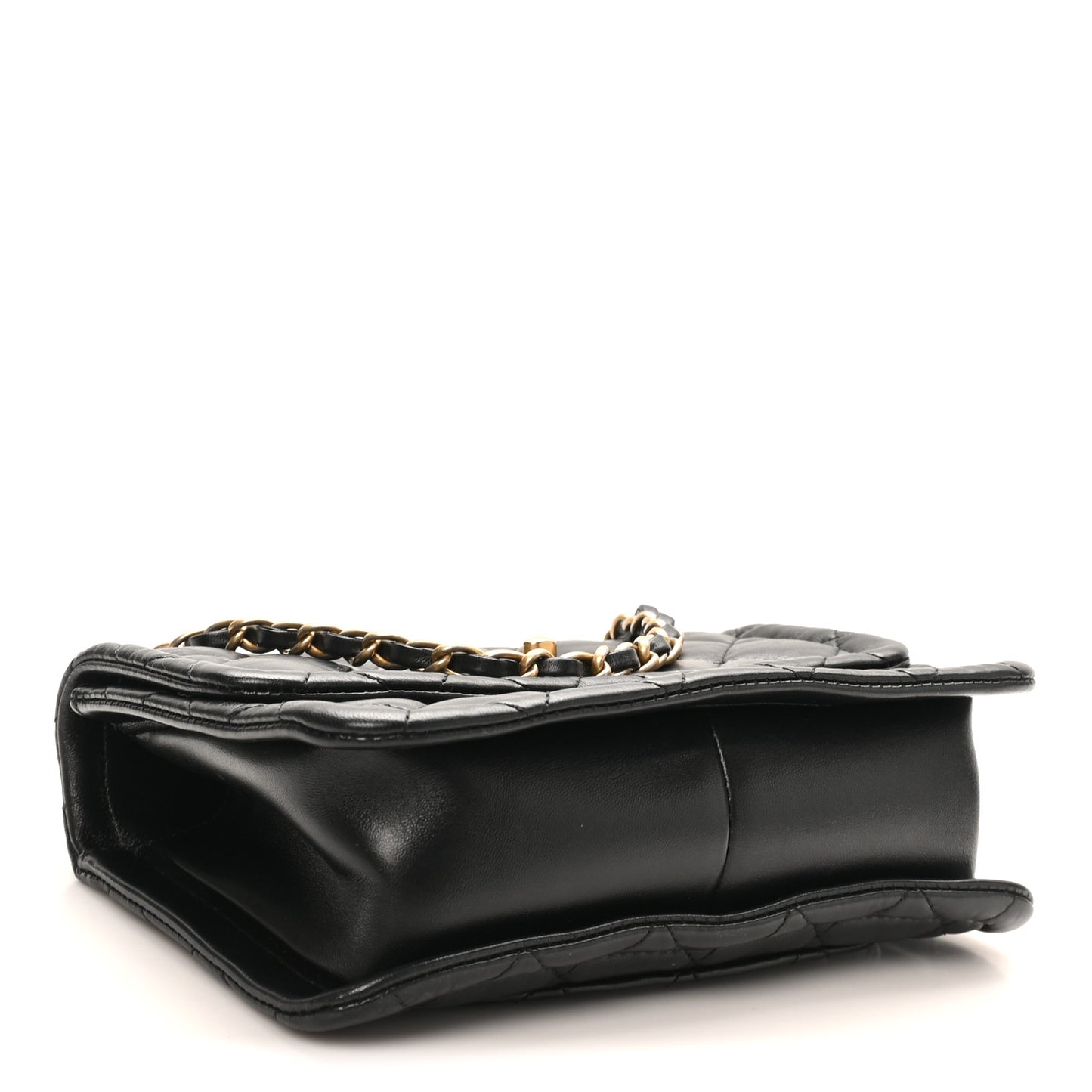 Shiny Lambskin Flap Clutch With Chain Black