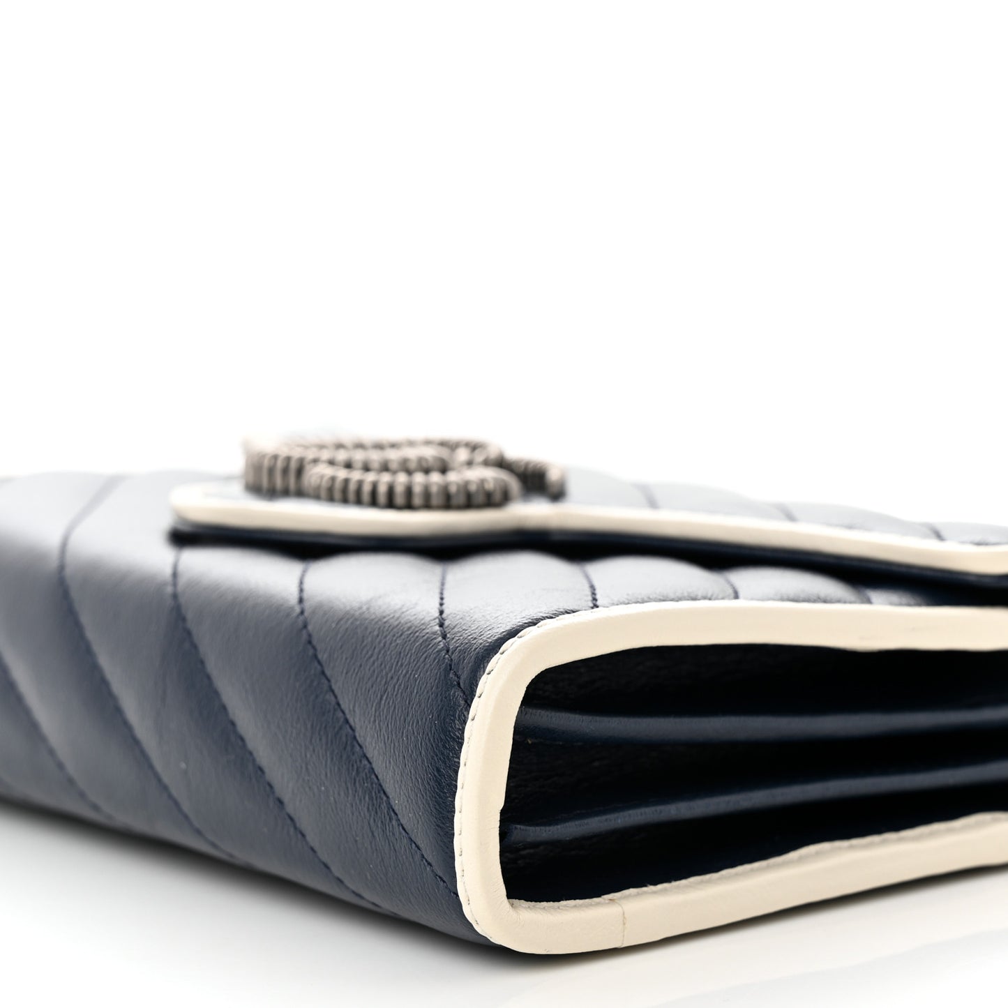 Vintage Effect Calfskin Matelasse Diagonal Torchon GG Marmont Chain Wallet Blue Agata Mystic White