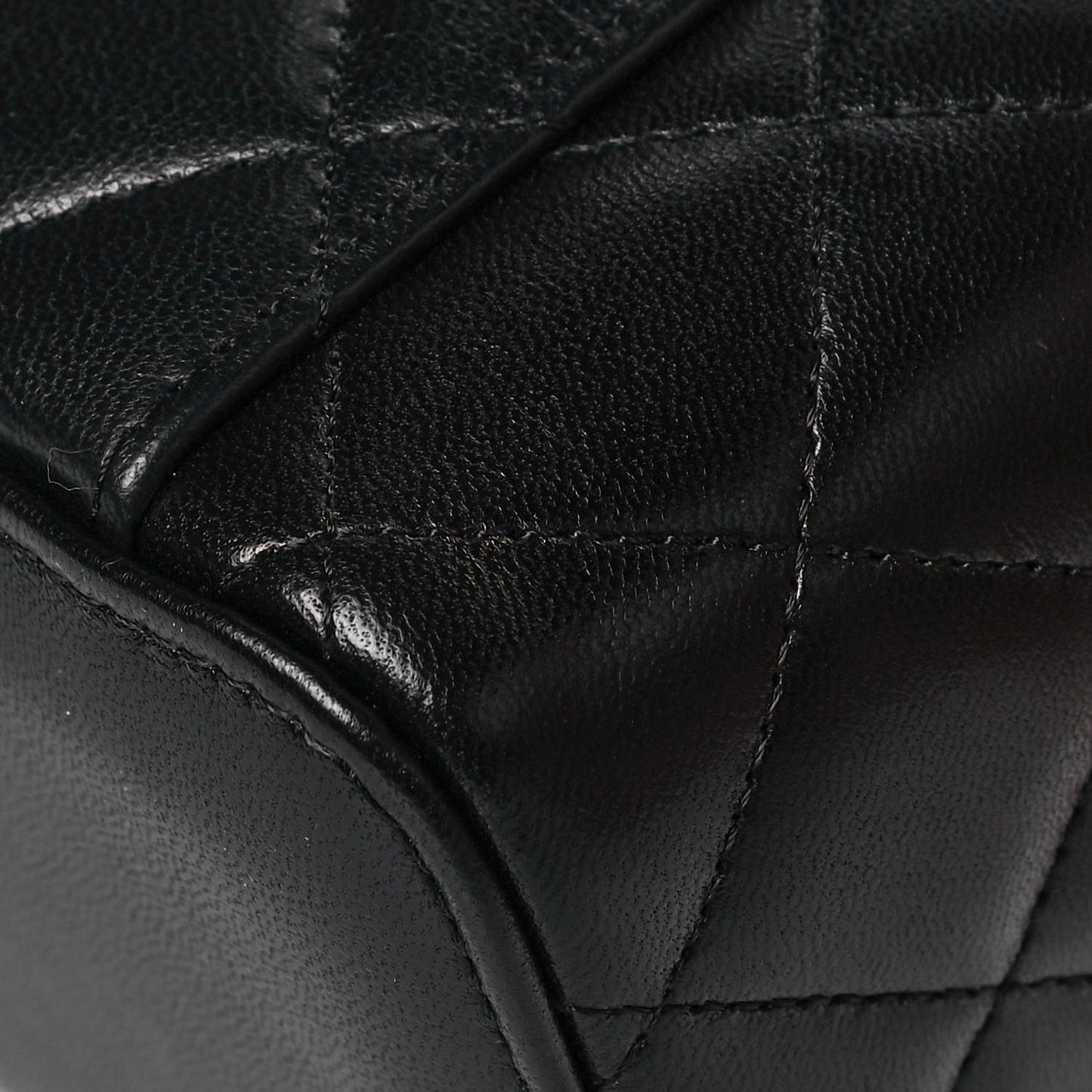 Lambskin Quilted Small Top Handle Vanity Case With Chain Black