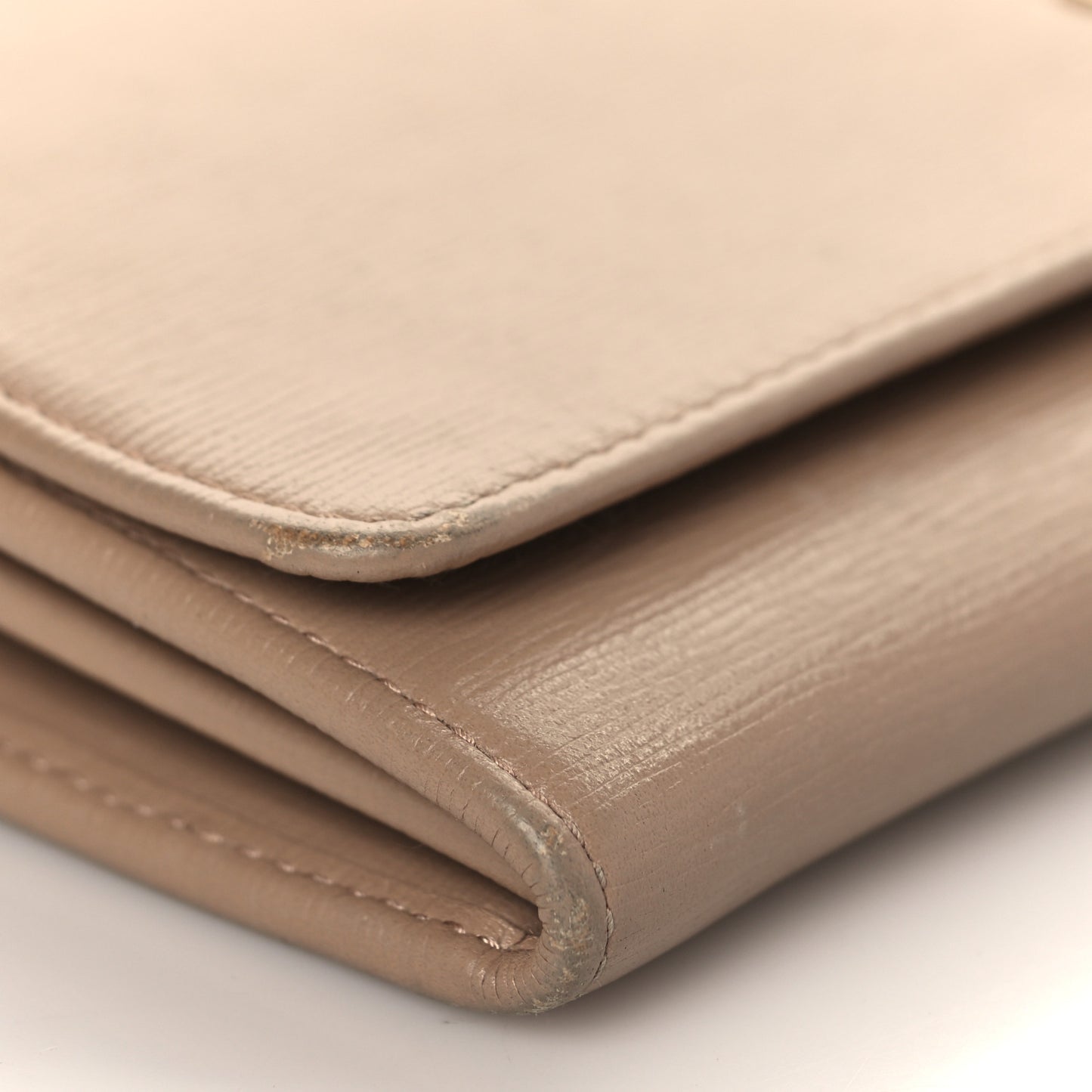 Vitello Move Metal Oro Chain Wallet Cammeo