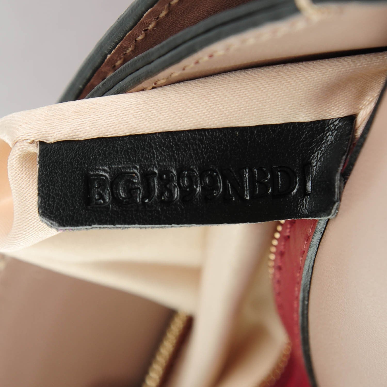 Valentino Garavani Nappa Rockstud Wristlet Clutch Rubin 7 of 7