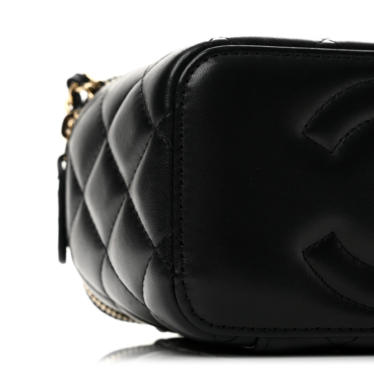 Lambskin Quilted Small Top Handle Vanity Case With Chain Black
