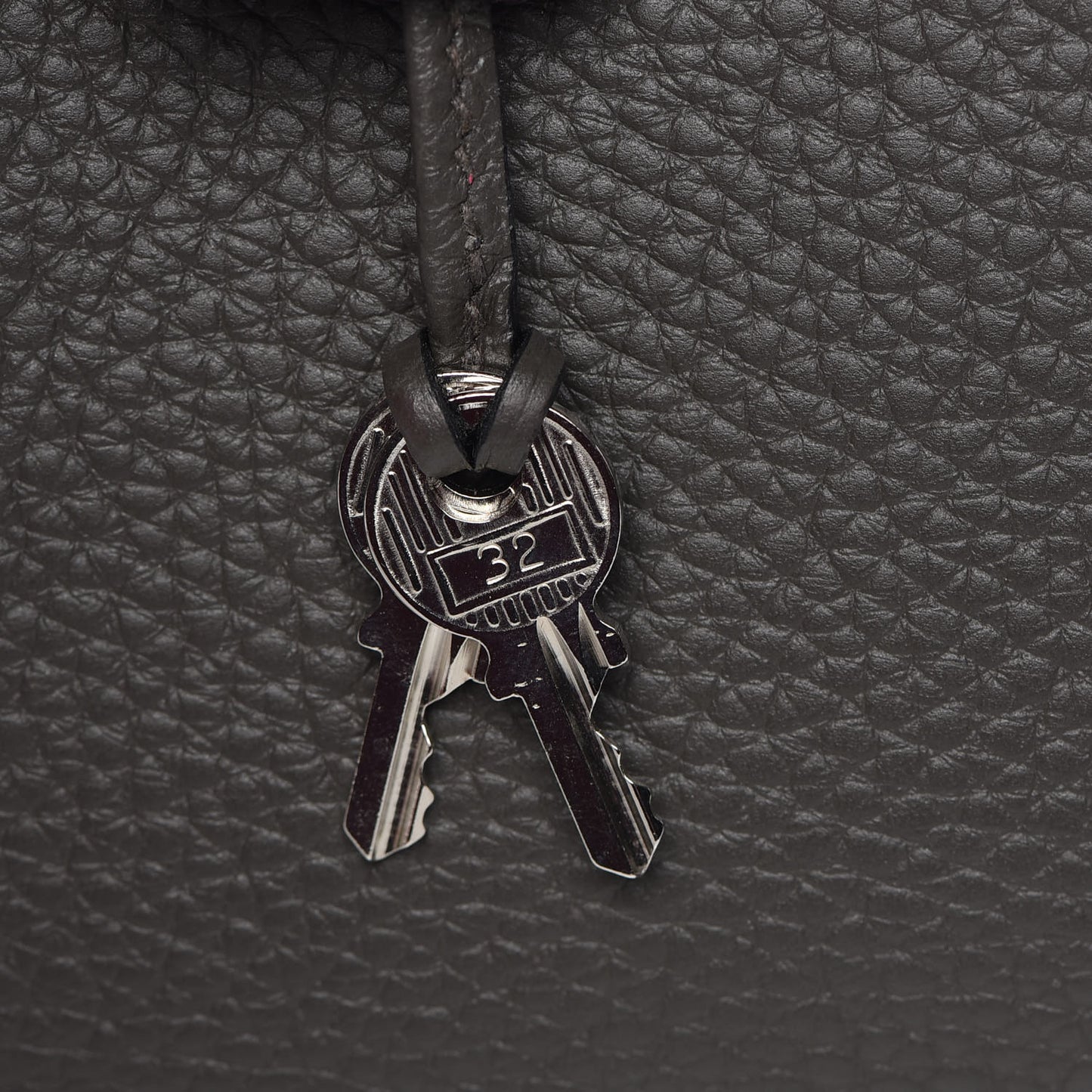 Taurillon Clemence Horseshoe Kelly Retourne 32 Graphite Tosca