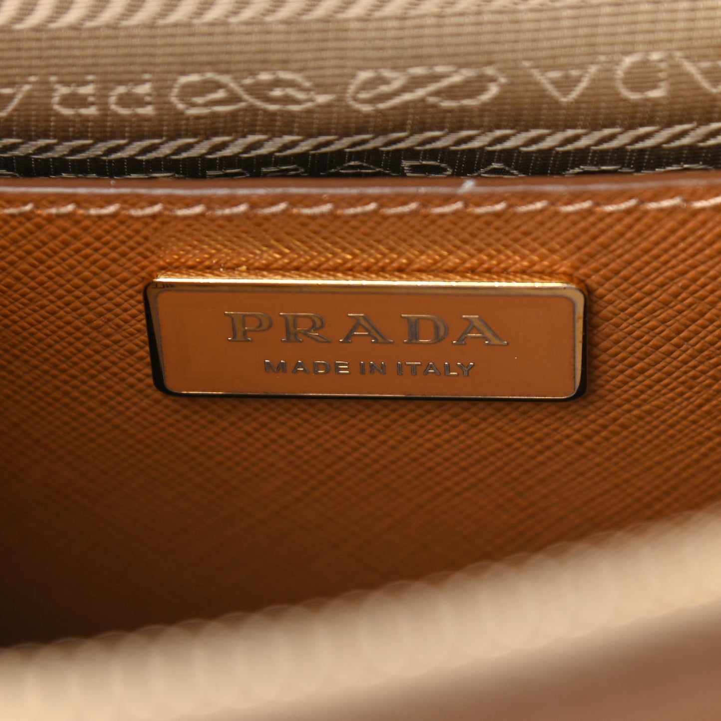 Saffiano Medium Galleria Double Zip Tote Caramel