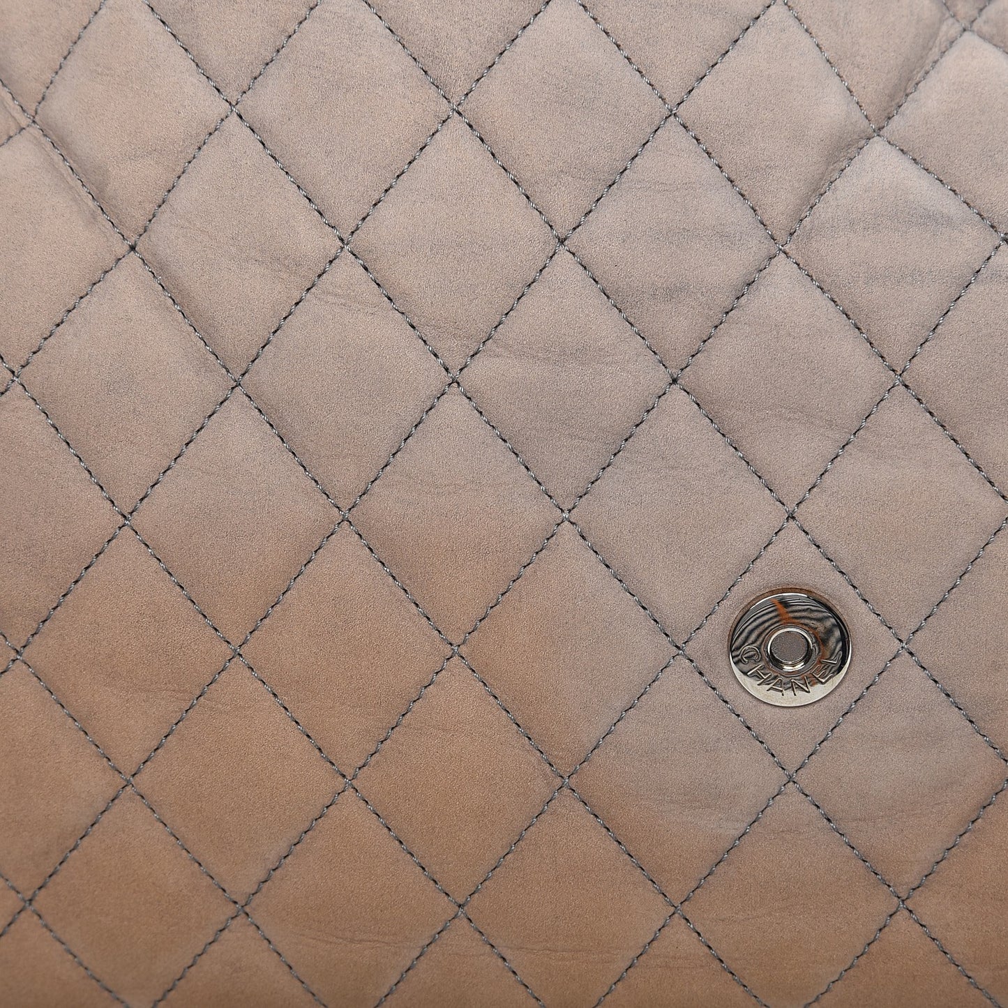 Nubuck Quilted Chain Around Maxi Flap Grey