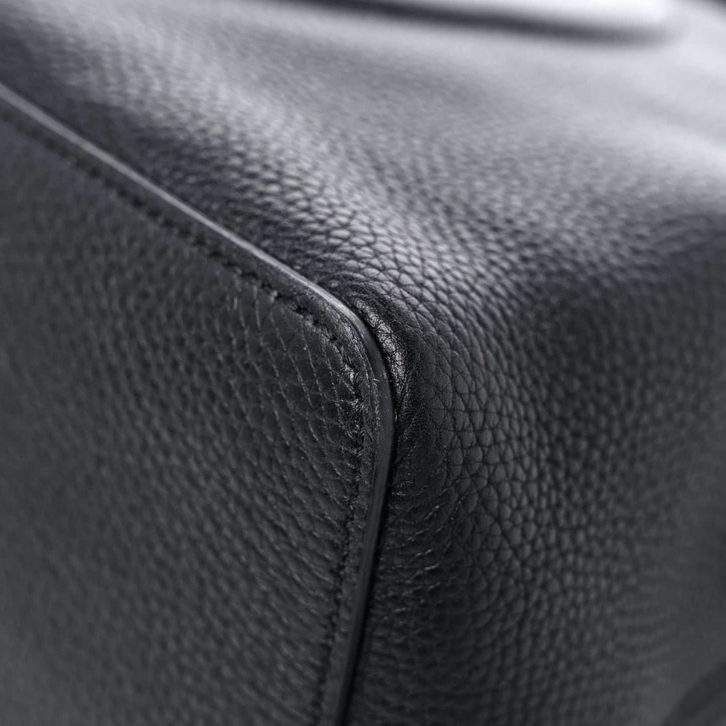Pebbled Calfskin Large Soho Hobo Black