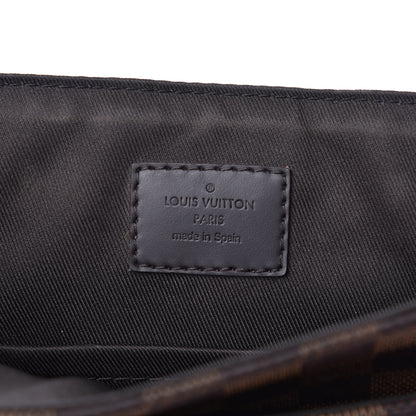 Louis Vuitton Damier Ebene District PM 6 of 11