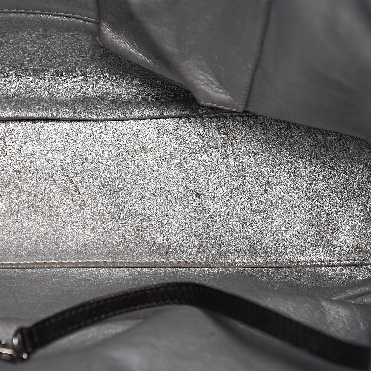 Glazed Caviar Modern Chain Tote Black