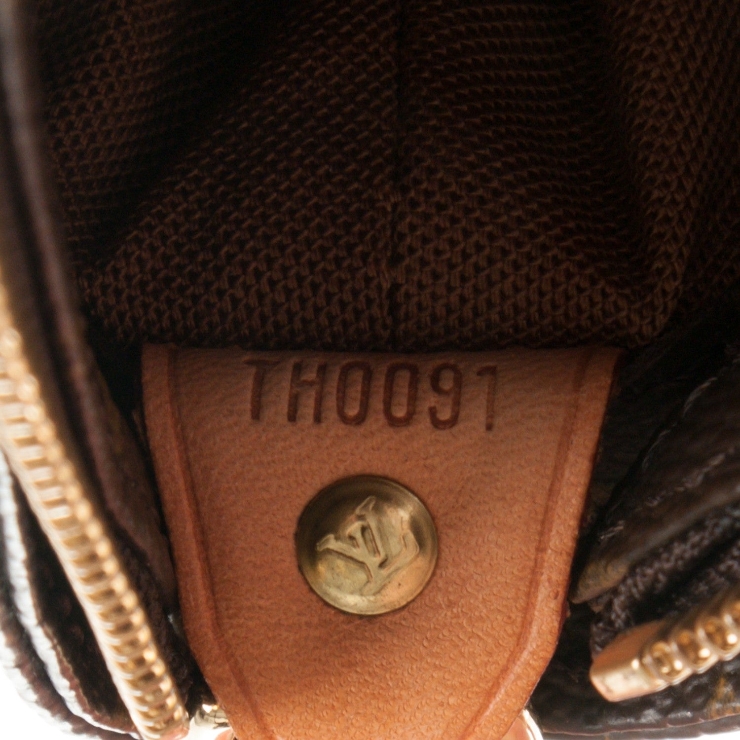 Louis Vuitton Monogram Cabas Mezzo 9 of 9
