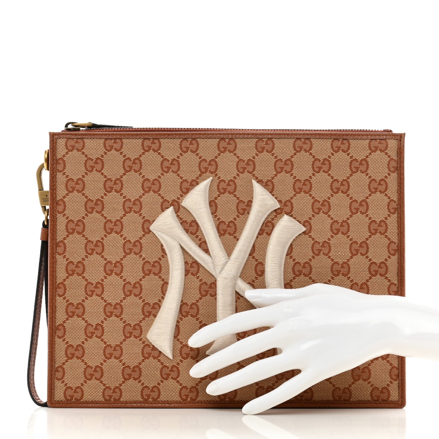 X MLB GG Monogram NY Yankees Zip Wristlet Pouch Beige Ruggine Ivory
