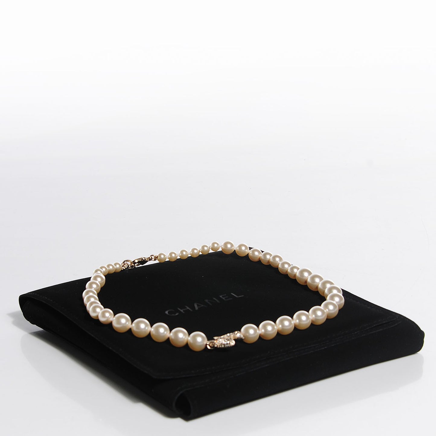 Pearl Crystal CC Short Necklace Gold