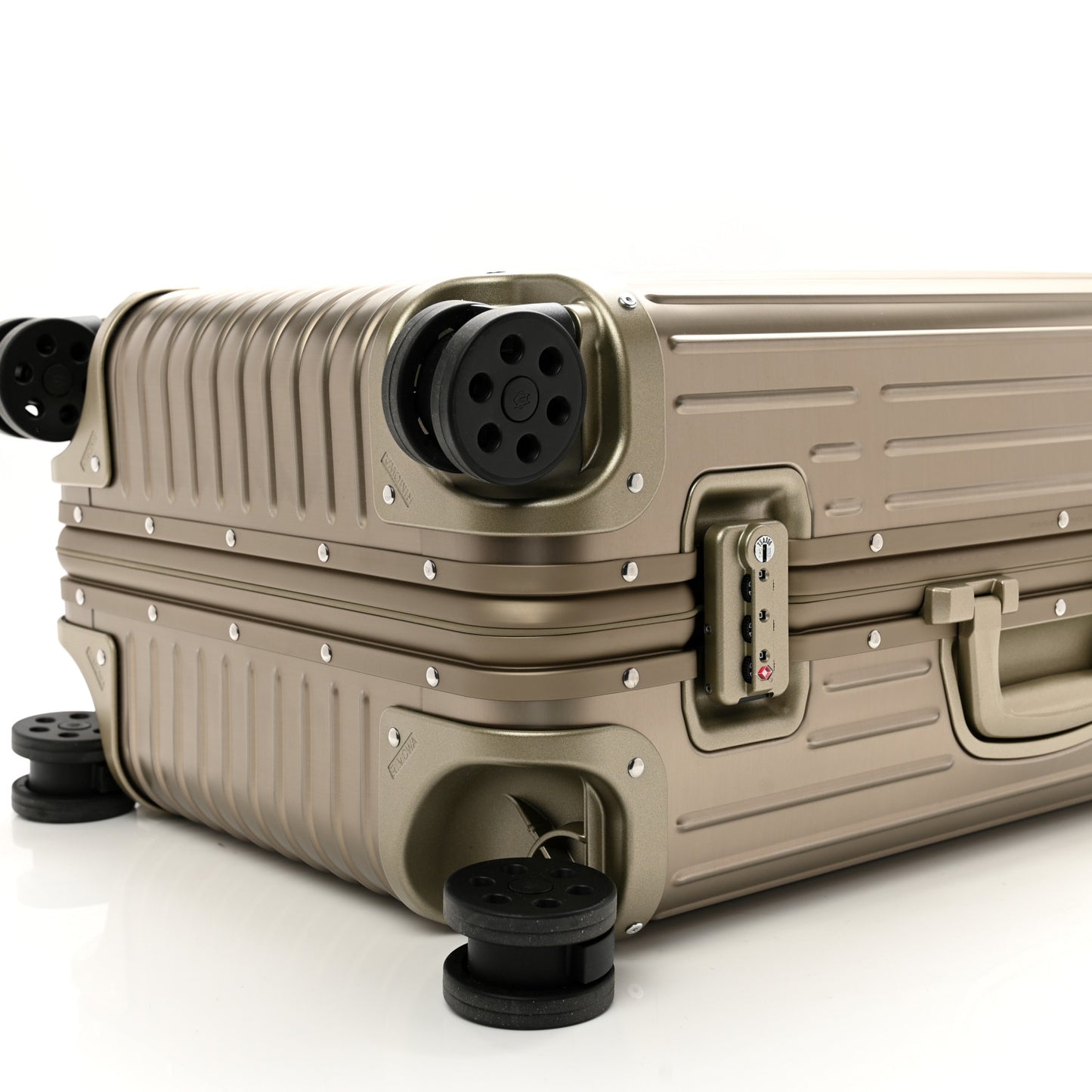 Aluminum Original Check-In M Titanium