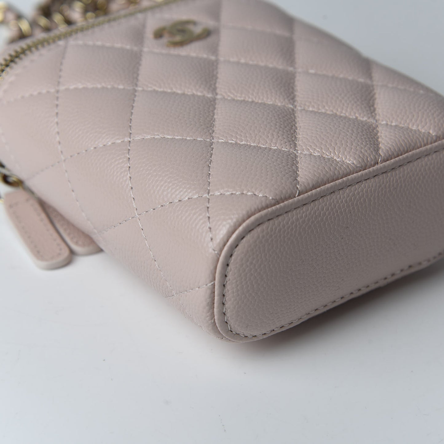 Caviar Quilted Small Vertical Coco Beauty Vanity Case With Chain Light Pink