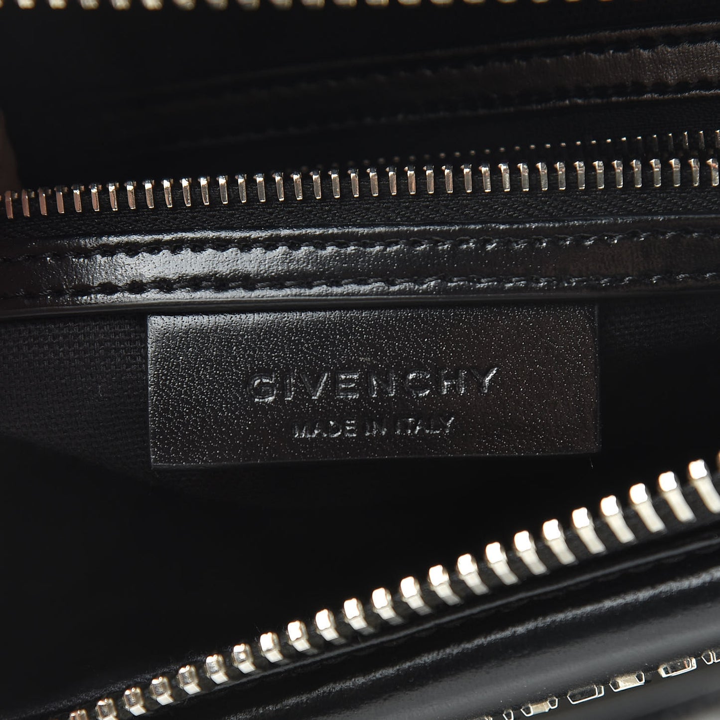 Shiny Lord Calfskin Small Antigona Black