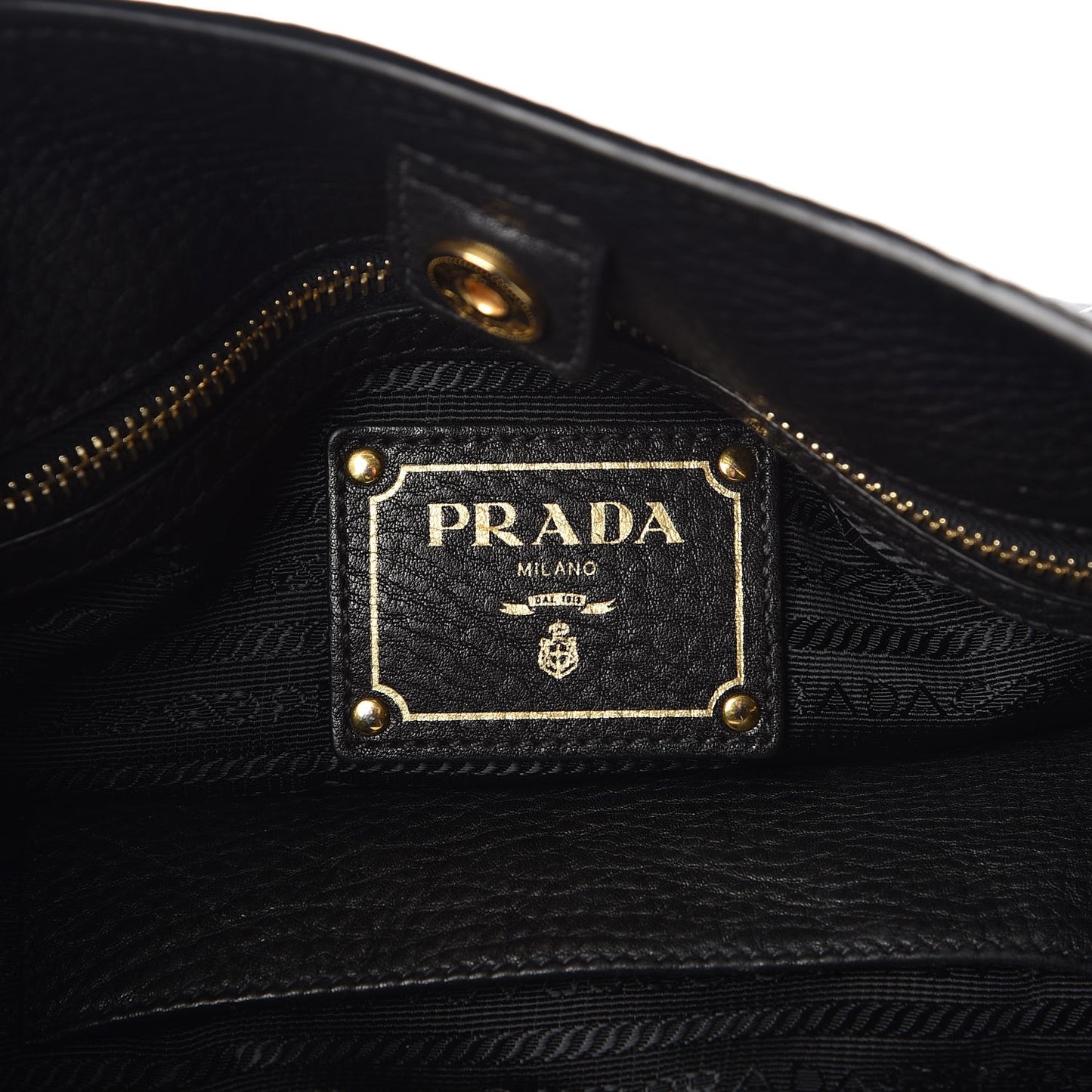 Vitello Daino Shoulder Bag Black