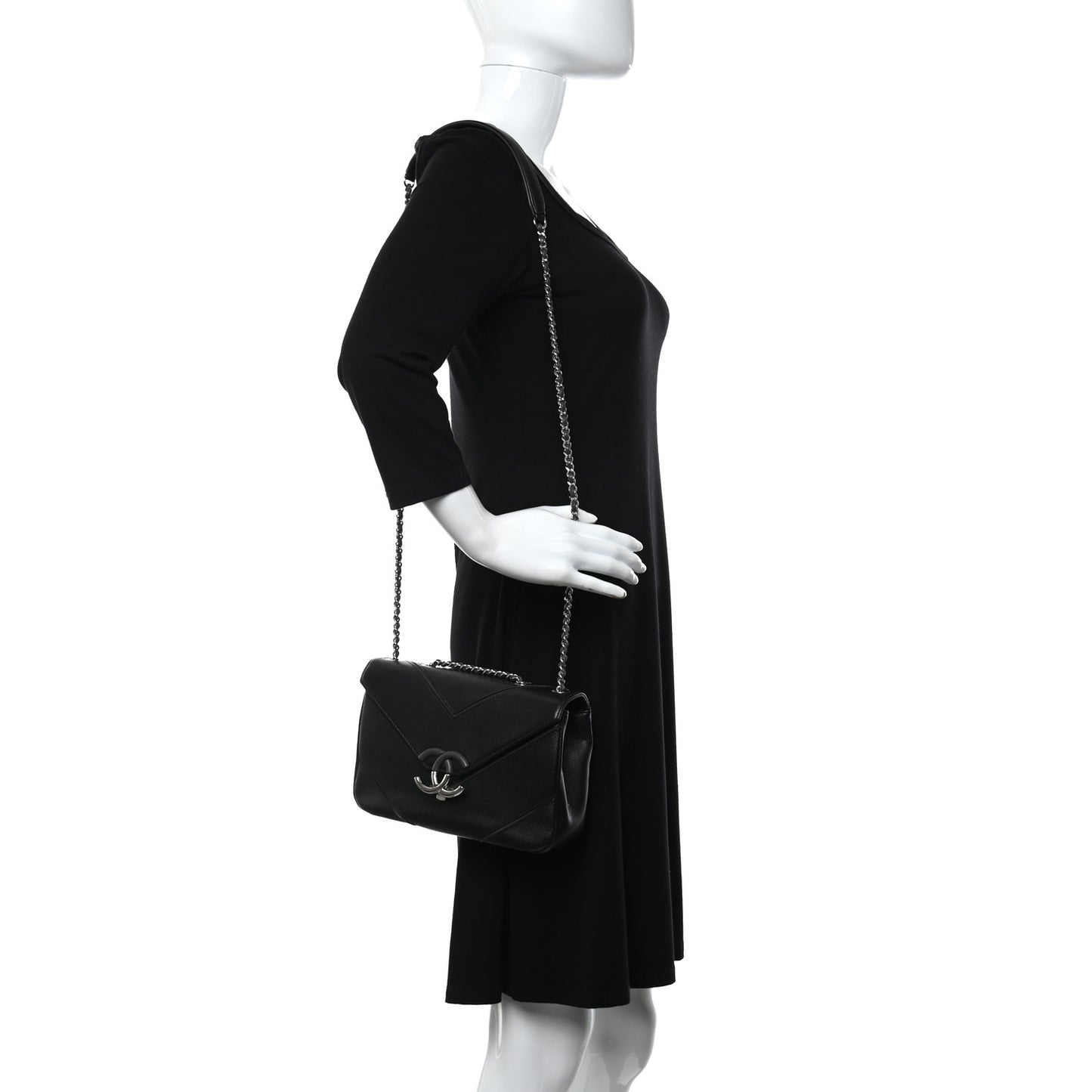 Caviar Macro Chevron Single Flap Black