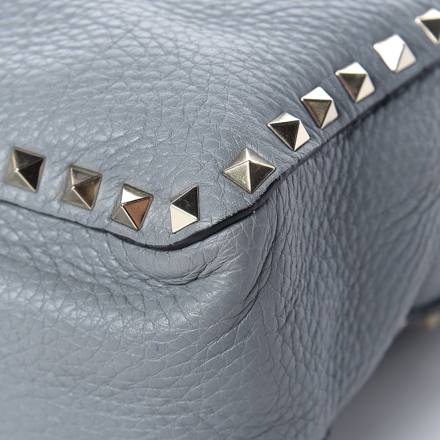 Pebbled Calfskin Large Rockstud Flip-Lock Messenger Bag Light Stone