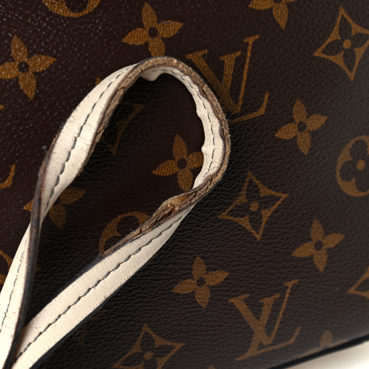 Monogram Saintonge Creme