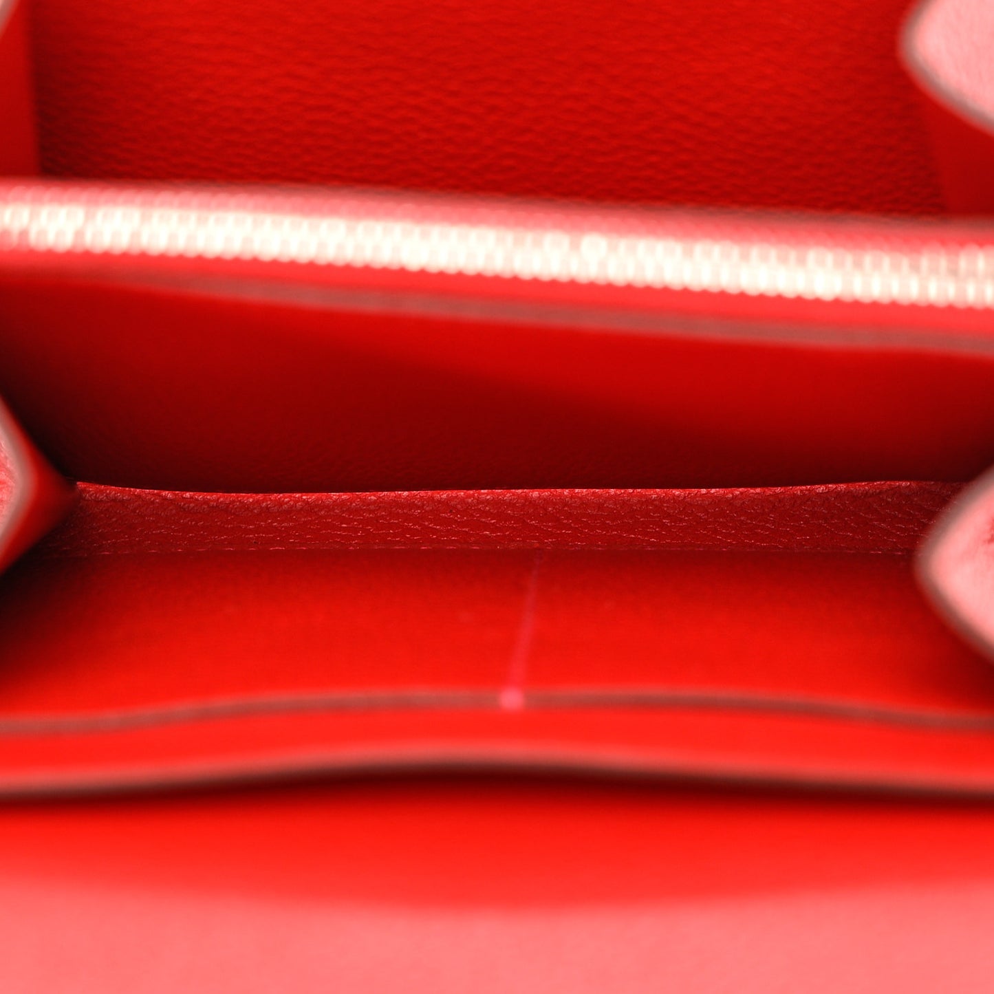 Epsom Constance Compact Passant Wallet Rouge Casaque