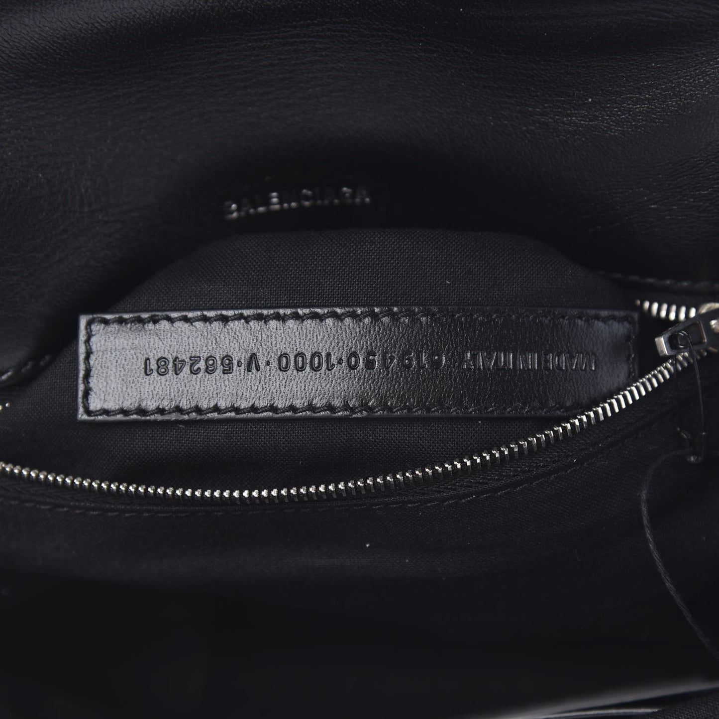 Nappa Calfskin Quilted Touch B Puffy Clutch Black