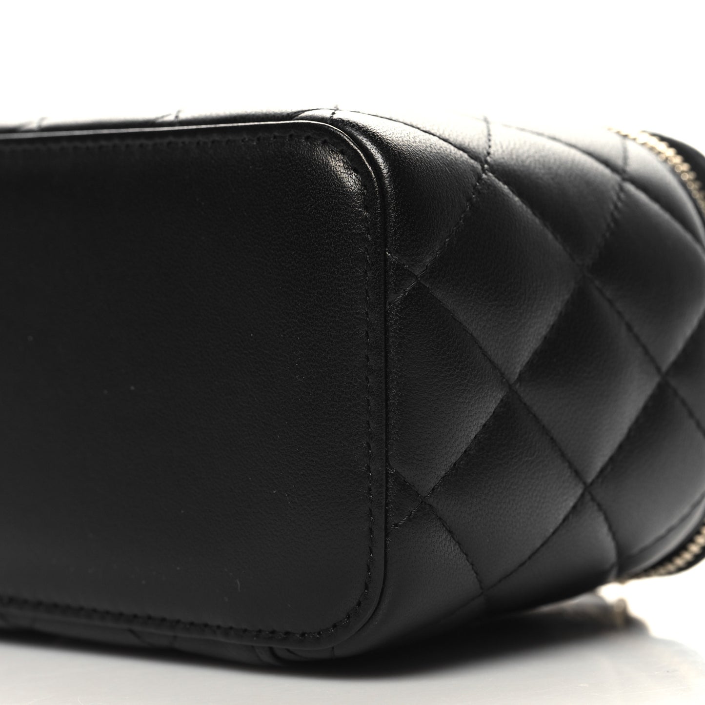 Lambskin Quilted Small Top Handle Vanity Case With Chain Black