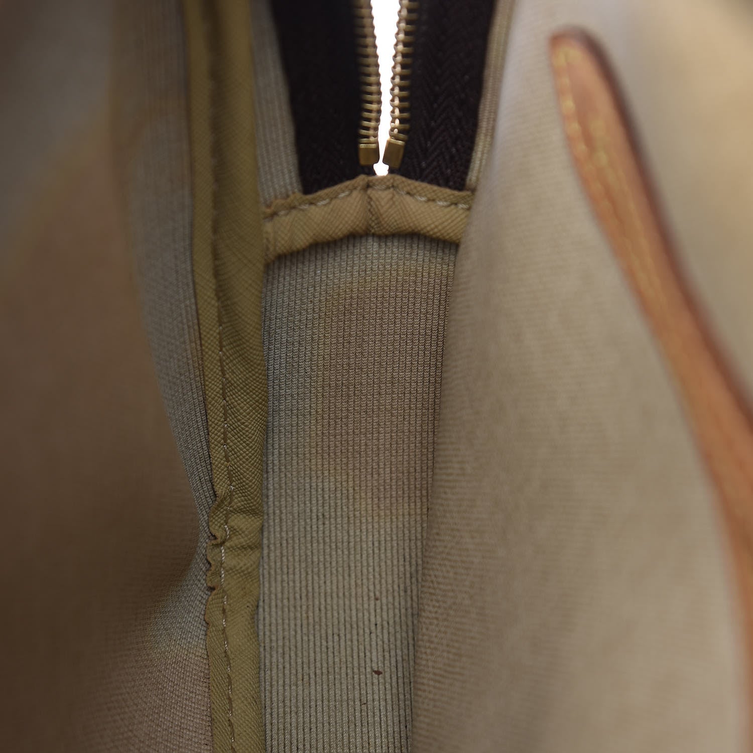 Louis Vuitton Monogram Reporter PM 13 of 23