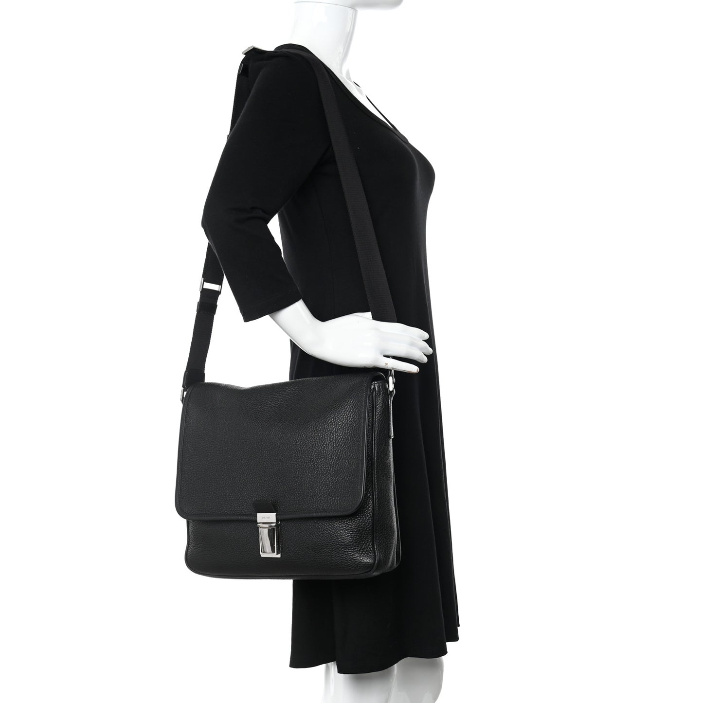 Vitello Daino Flat Flap Messenger Bag Black