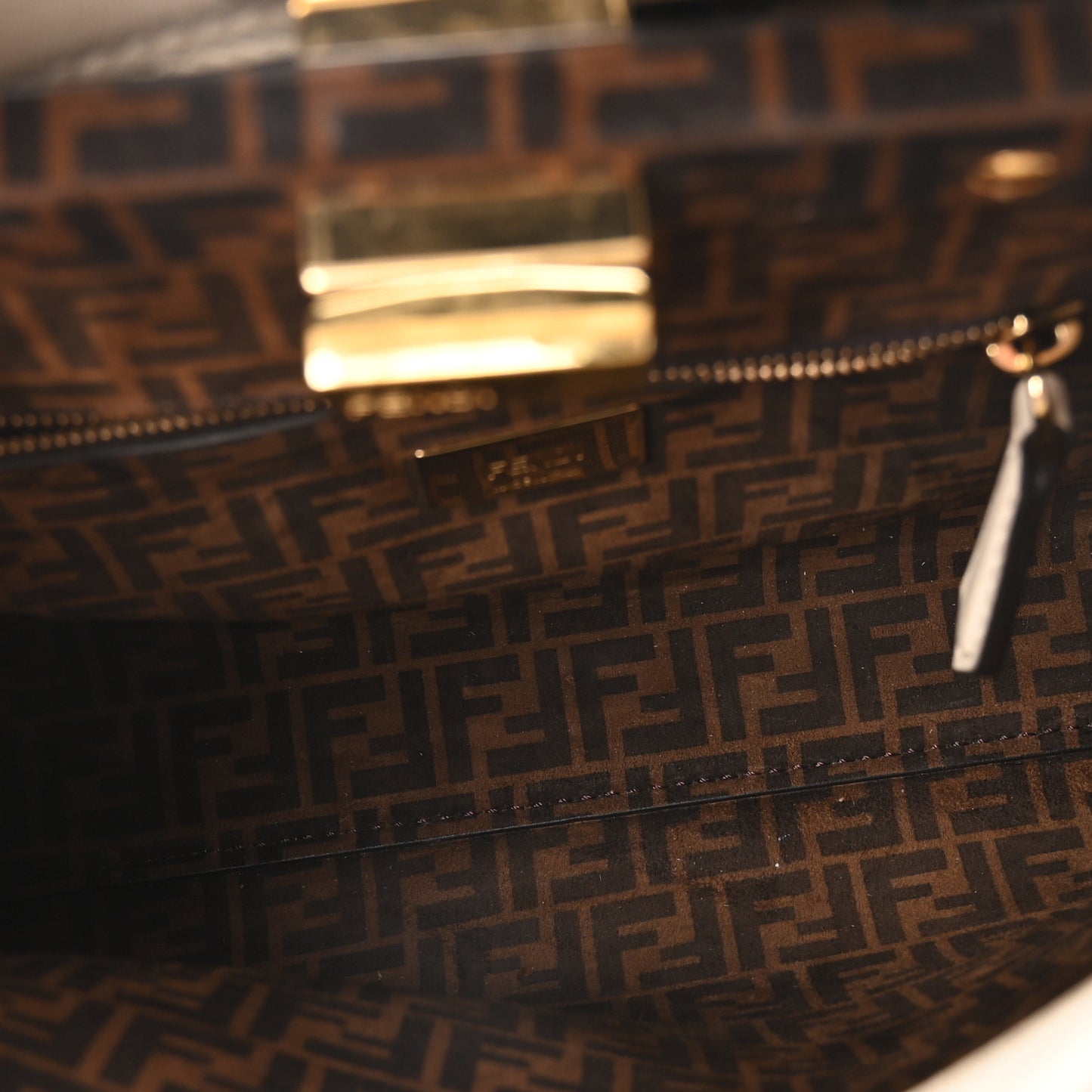 Vitello Seta Suede FF Mini Peekaboo Iconic Satchel Uovo Sigaro Marrone