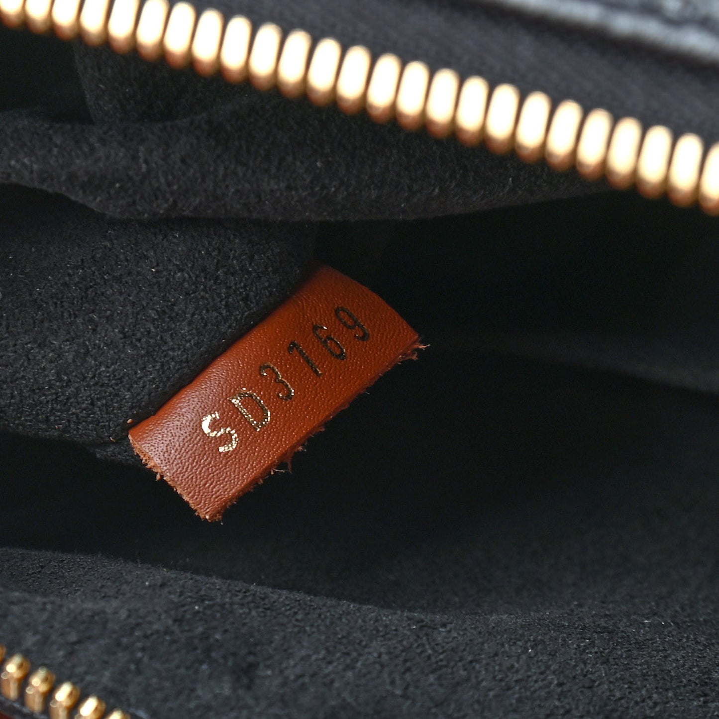 Monogram V Tote MM Black