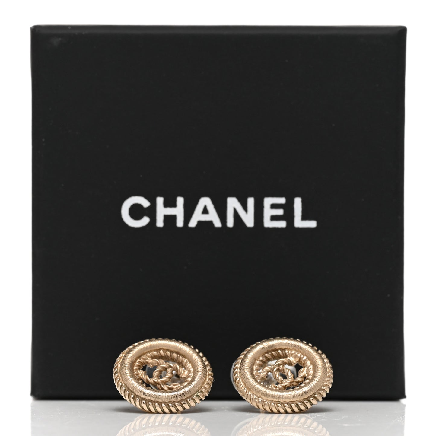 Twisted CC Round Earrings Gold