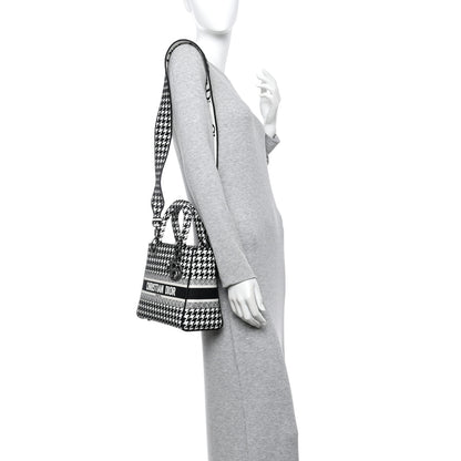 Valentino Garavani Nappa Large Roman Stud Shoulder Bag Black White 2 of 9