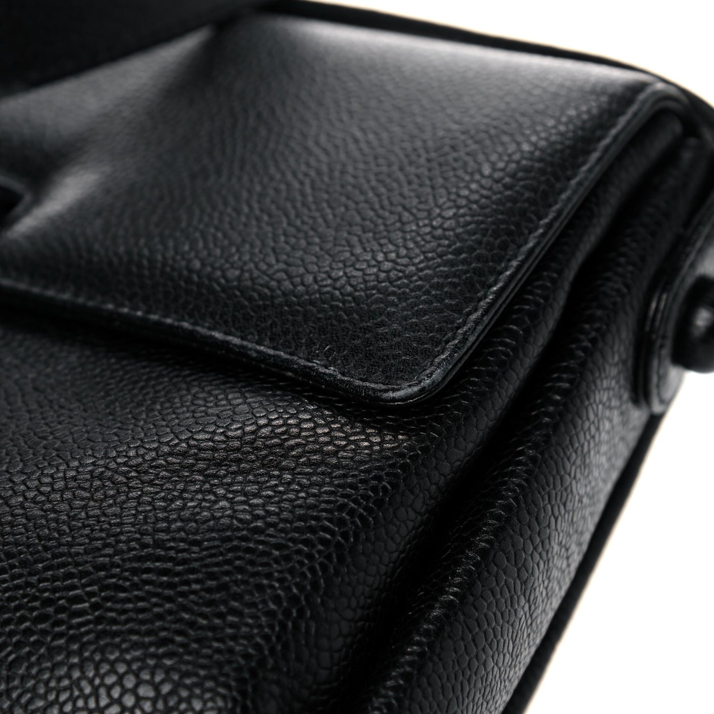 Caviar Medium Shoulder Bag Black
