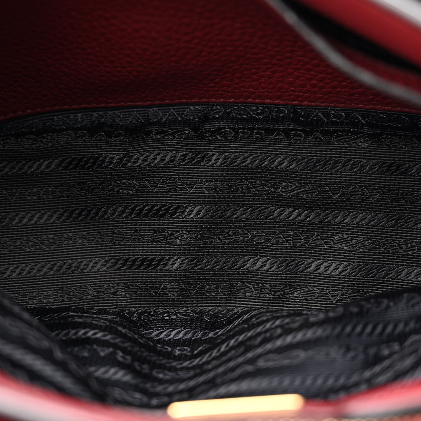 Vitello Daino Messenger Bag Rubino