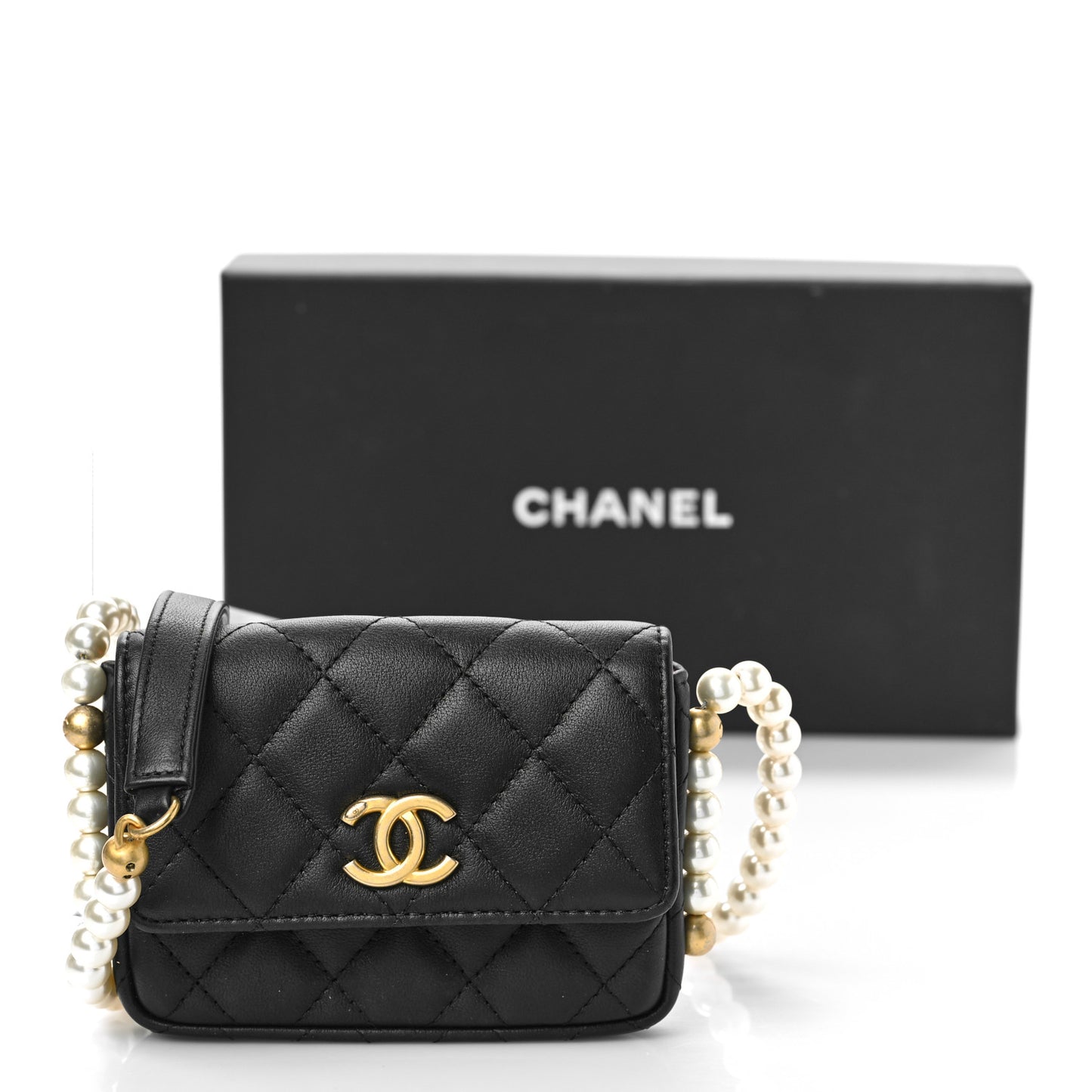 Calfskin Quilted About Pearls Card Holder Flap With Chain Black