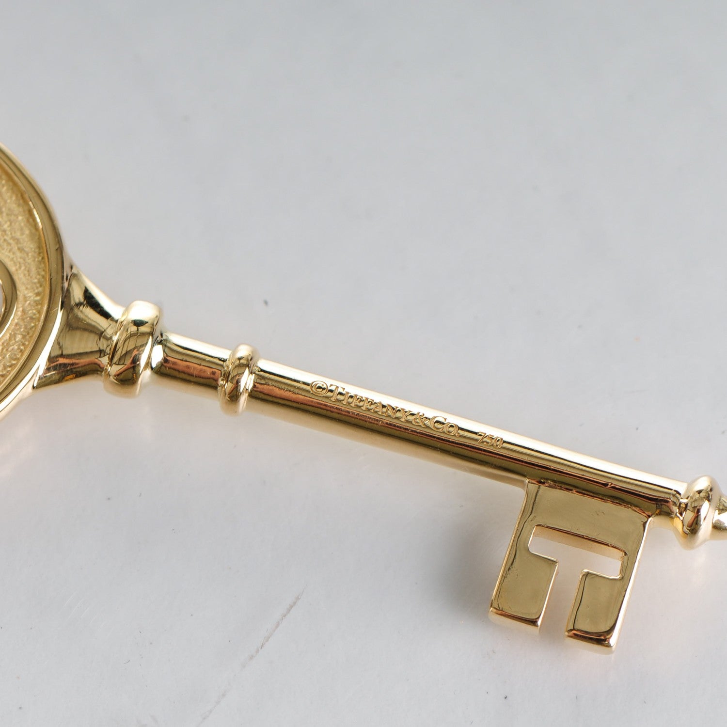 Tiffany 18K Yellow Gold Diamond Quatrefoil Key Pendant 3 of 4