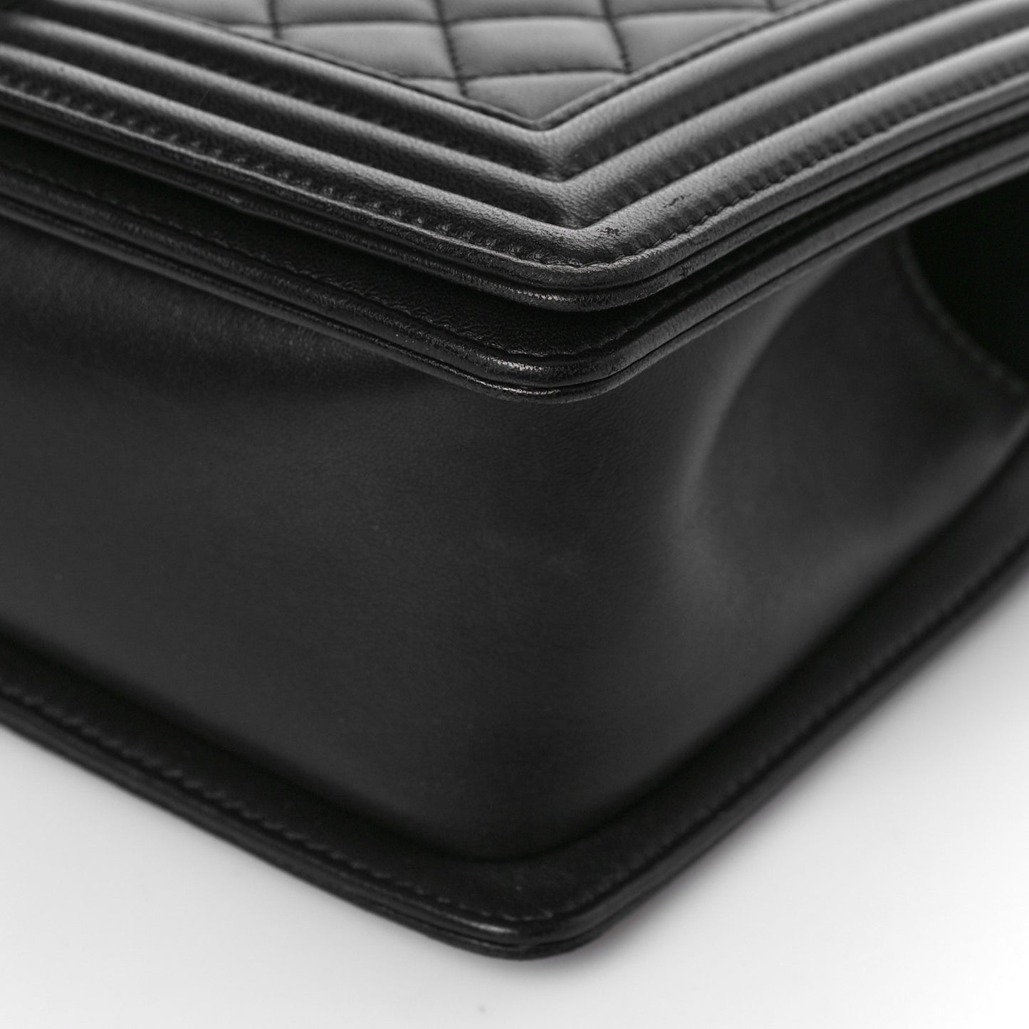 Lambskin Quilted Medium Boy Flap Black