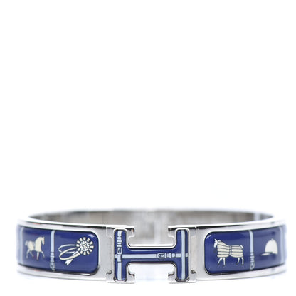 Hermes Enamel Printed Narrow Couvertures et Tenues de Jour Clic Clac H Bracelet PM Laiton Plaque 1 of 6
